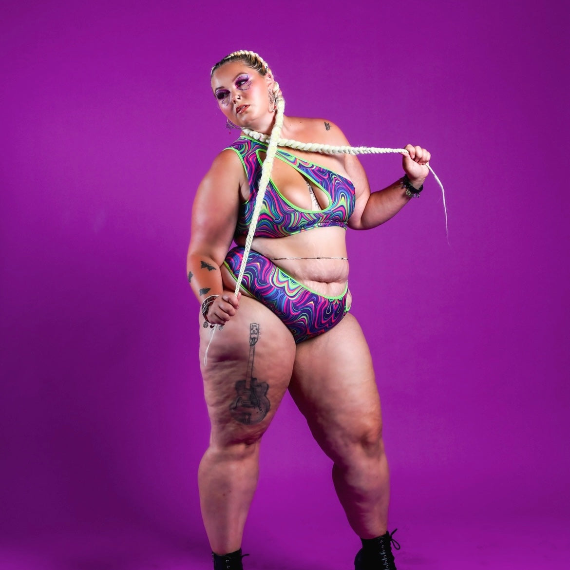 GROOVY CUTOUT BOTTOMS