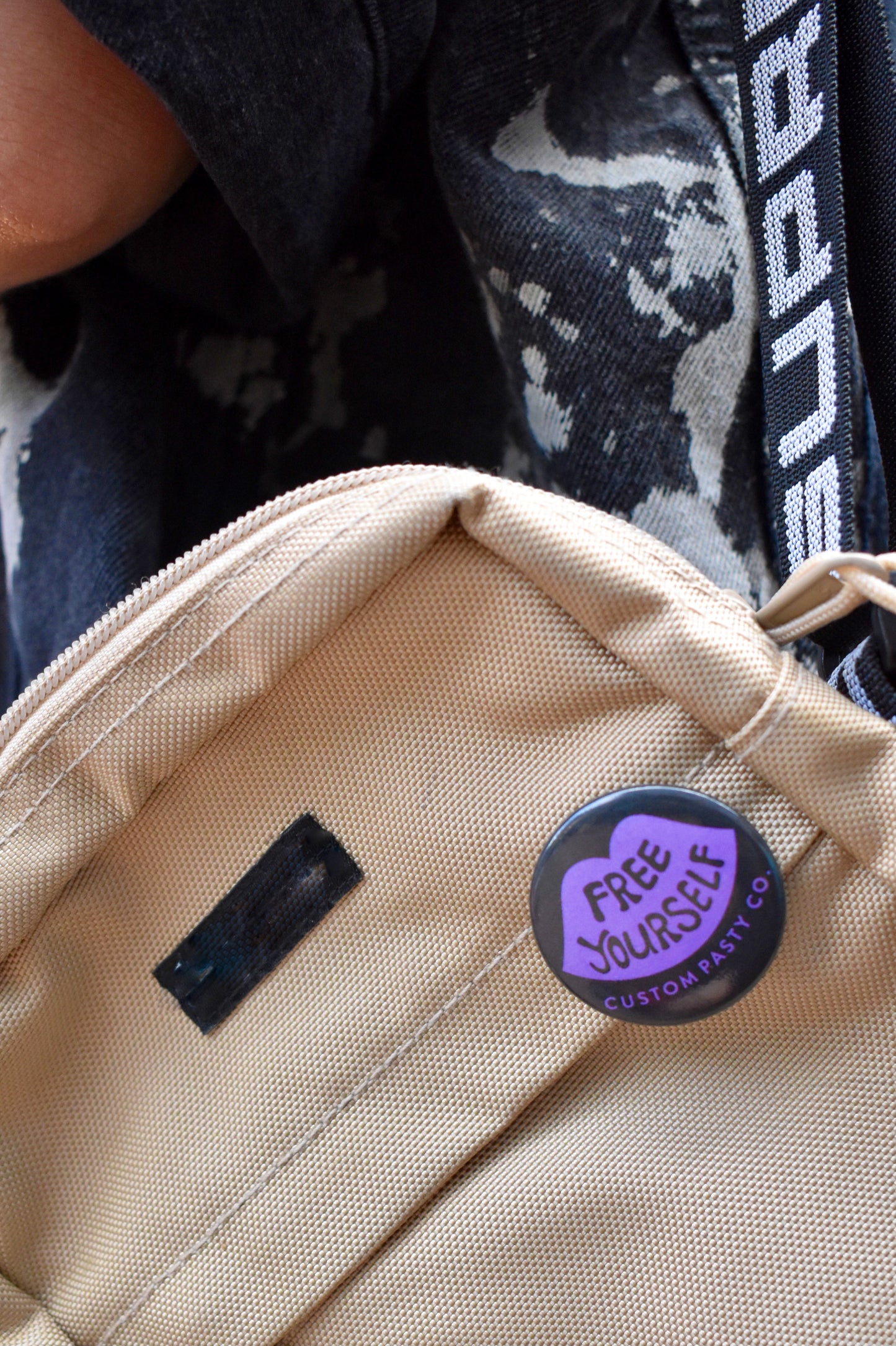 Logo Pin