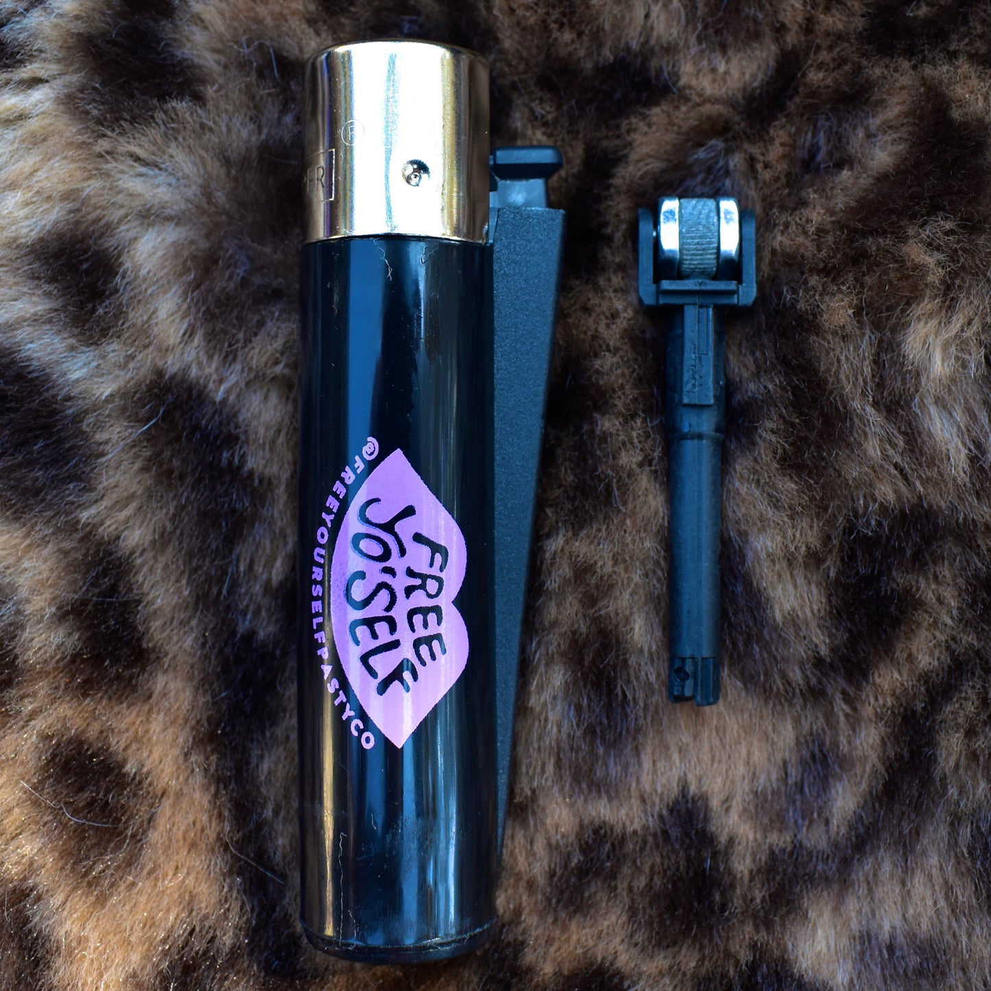 Free Yo’self Clipper Lighter